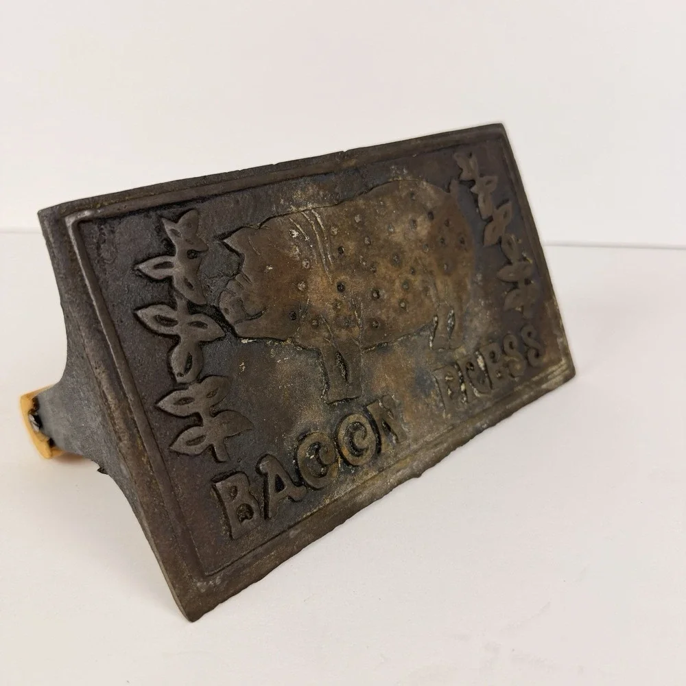 Vintage Cast Iron Bacon Press Pig Design Rustic‎ Farmhouse Kitchen Tool